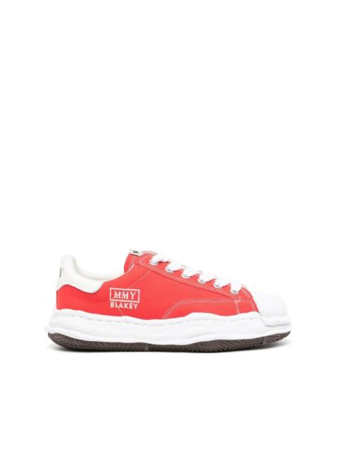 ridged-trim low-top sneakers