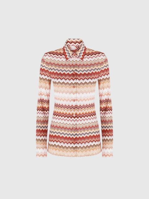 Shirt with serrated lamé zig zag pattern