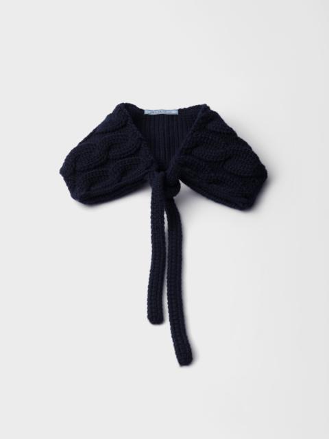 Cable-knit wool collar