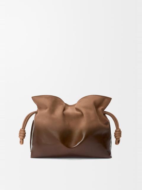 Medium Flamenco clutch in gradient patent nubuck