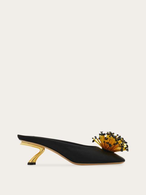S-shaped heel mule