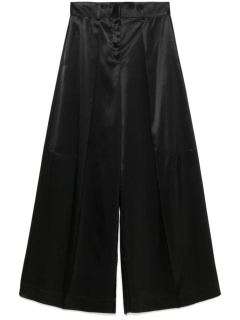 pleated trousers