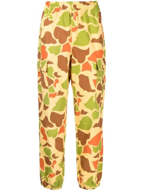 camouflage-print elasticated trousers