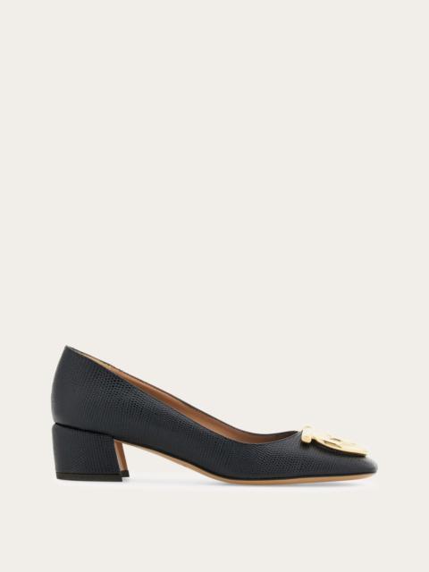 Low heeled pump with maxi Gancio detail