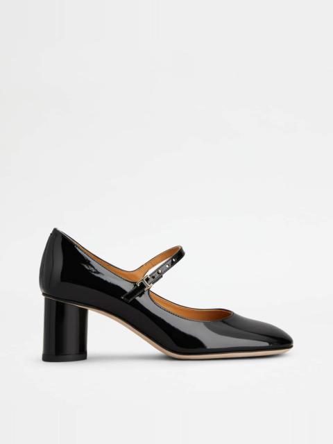 MARY JANES IN PATENT LEATHER - BLACK