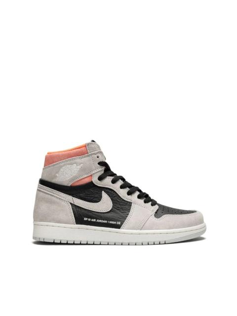 Air Jordan 1 Retro High OG neutral grey/hyper crimson