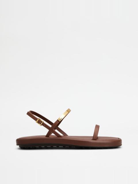 SANDALS IN LEATHER - BROWN