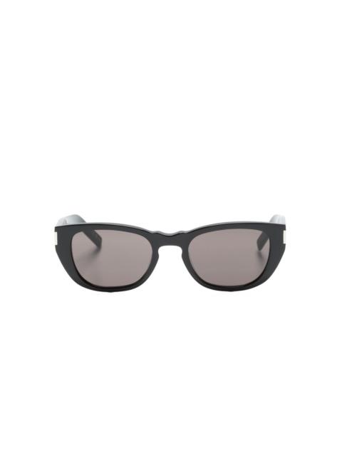 cat-eye frame sunglasses