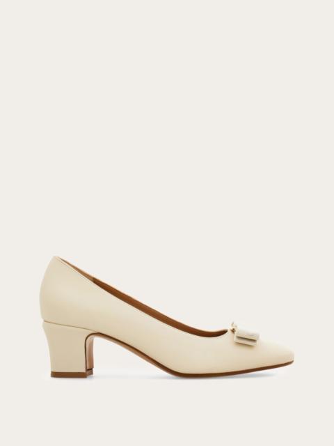 Vara bow block heel pump