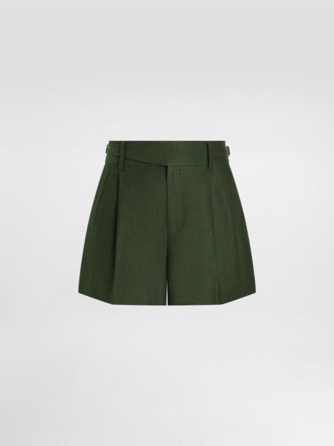 Linen fabric shorts with double darts