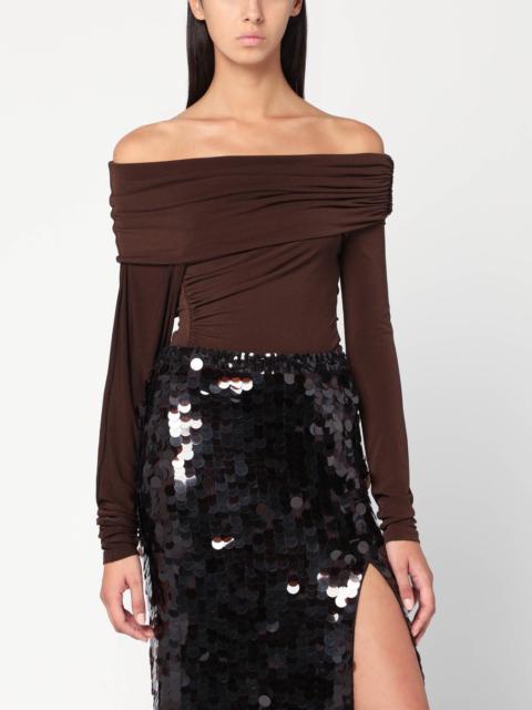 Top with bare shoulders in brown jersey