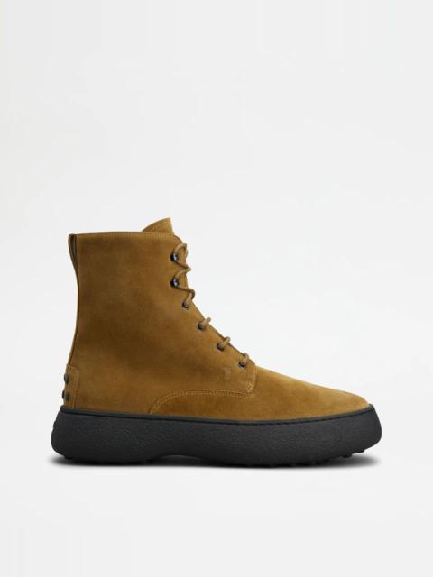 TOD'S W. G. LACE-UP ANKLE BOOTS IN SUEDE - BROWN