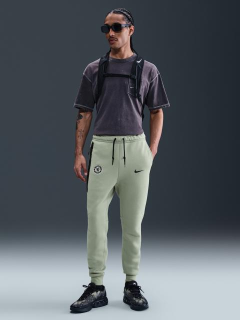 Chelsea FC Tech Men's Nike Soccer Fleece Joggers