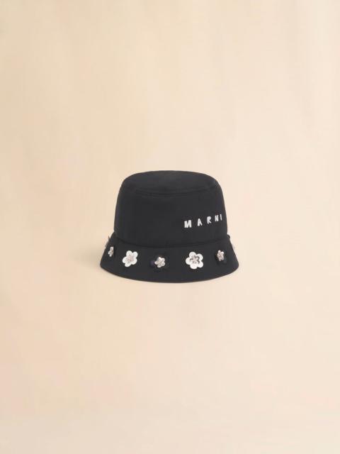BLACK TAFFETA BUCKET HAT WITH DAISY APPLIQUÉS