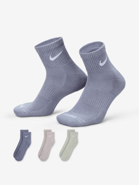 Nike Everyday Plus Cushioned Training Ankle Socks (3 Pairs)
