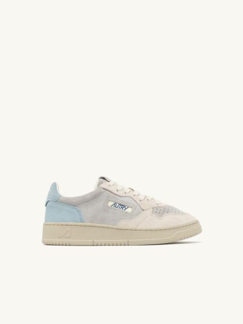 MEDALIST LOW TRICOLOR SNEAKERS IN WHITE SKY AND LOFT SUEDE