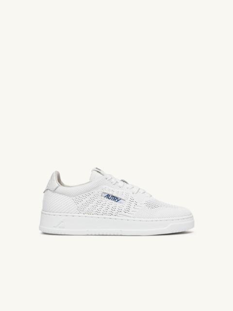 MEDALIST EASEKNIT LOW SNEAKERS IN WHITE KNIT
