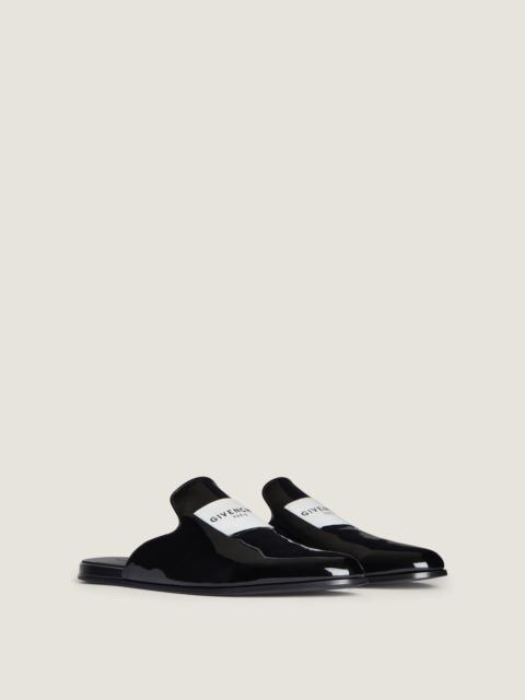 LABEL FLAT MULES IN PATENT LEATHER