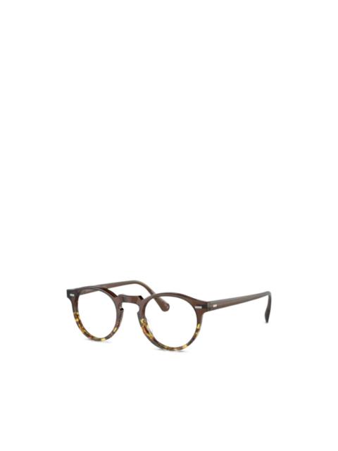 Gregory Peck round-frame glasses