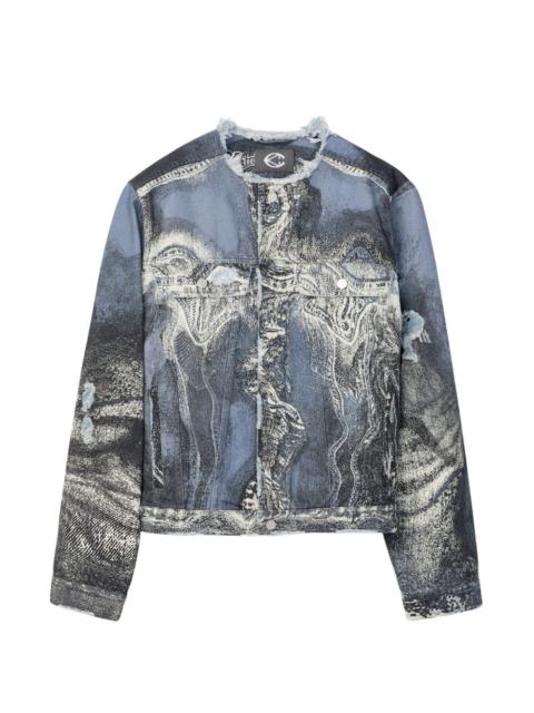 button-fastening denim jacket