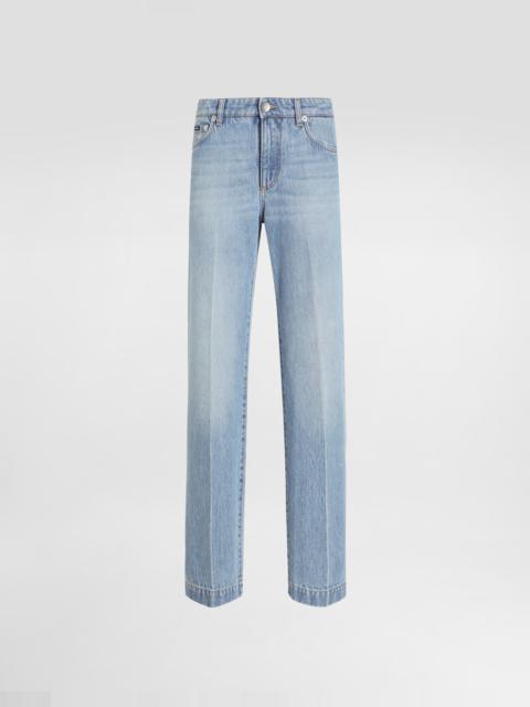 Loose denim jeans with pressed pleat