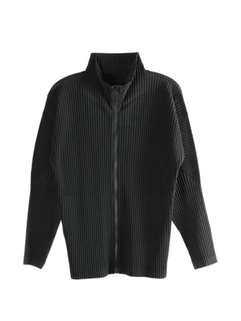 zip-fastening pleated coat