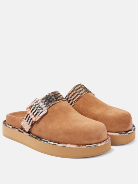 Suede clogs