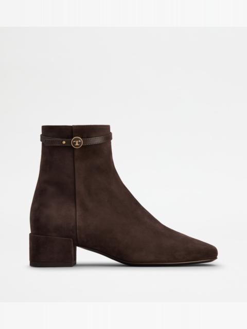 ANKLE BOOTS IN SUEDE - BROWN