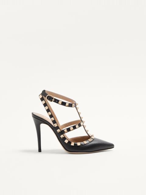 ROCKSTUD GRAINY LEATHER ANKLE STRAP PUMP 100 MM