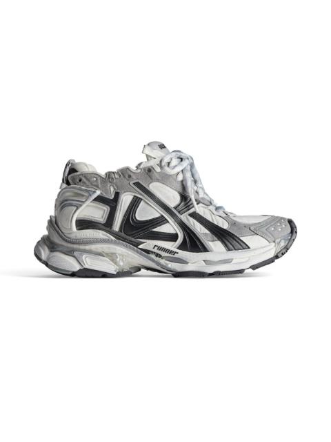 Men's Runner Sneaker in Grey