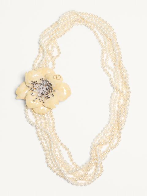 FLEUR LUMINEUSE NECKLACE IN METAL, ENAMEL, PEARLS AND FABRIC