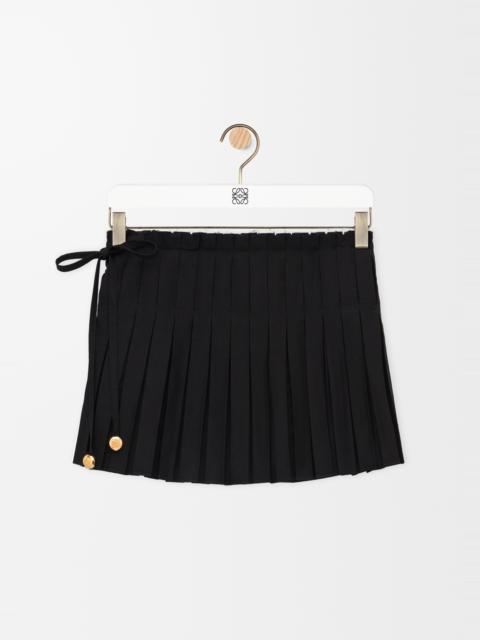 Pleated shorts in viscose and linen