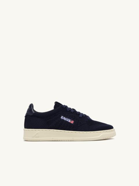 MEDALIST EASEKNIT LOW SNEAKERS IN SPACE BLUE KNIT