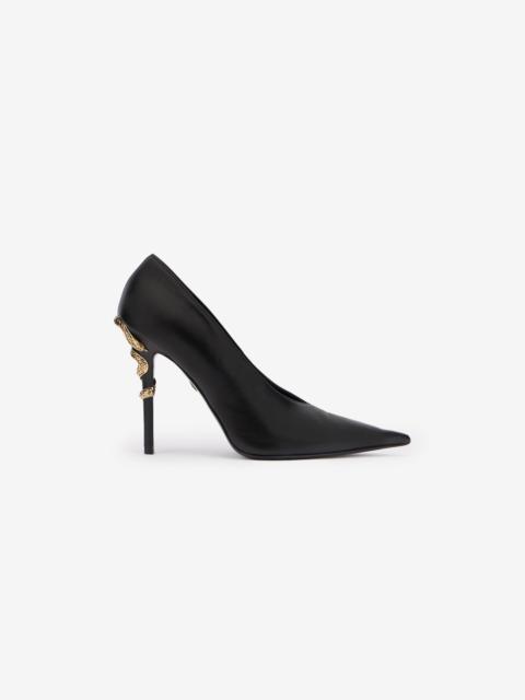 Serpentine leather pump