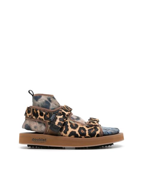 animal-foot layered sandals
