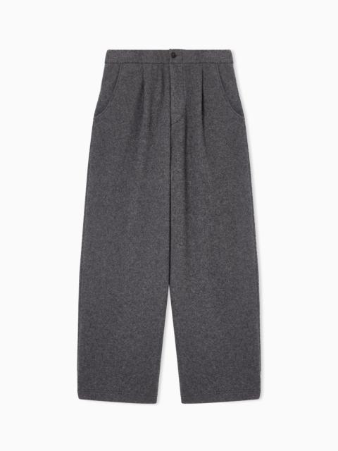 SINGLE-PLEAT TROUSERS IN CASHMERE FLEECE