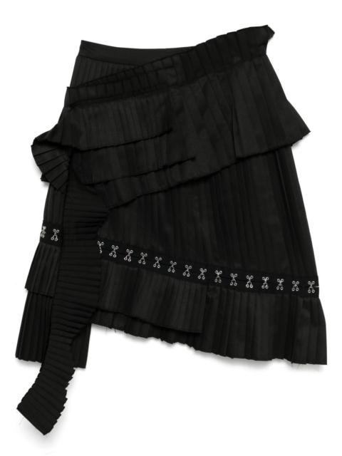 broken pleated skirt