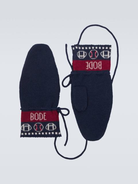 Knitted jacquard alpaca mittens