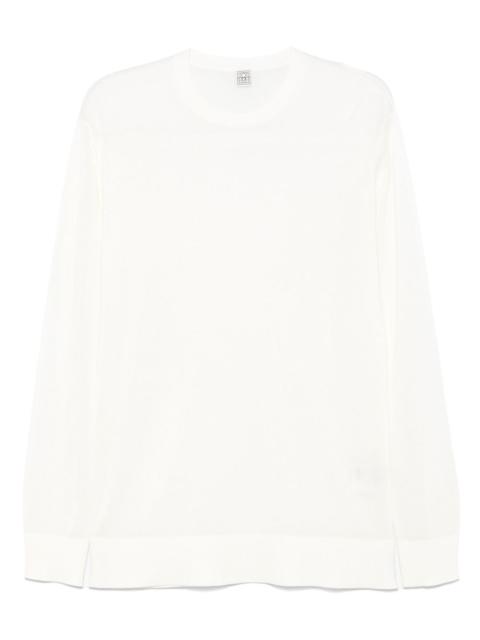 long-sleeved T-shirt