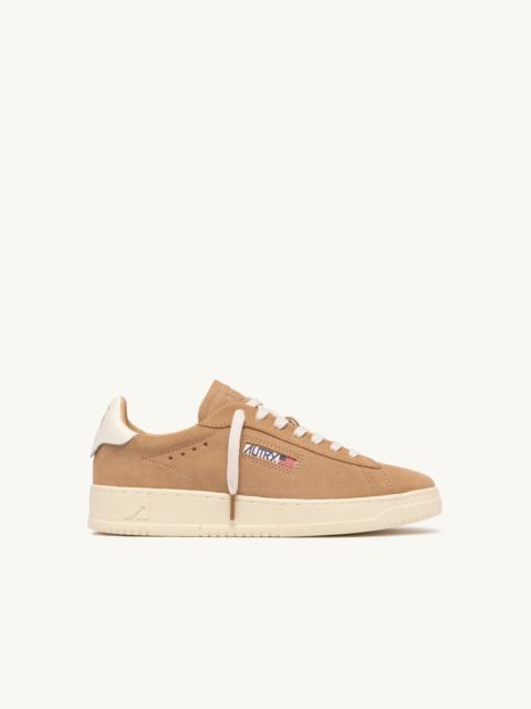 DALLAS LOW SNEAKERS IN PEANUT SUEDE