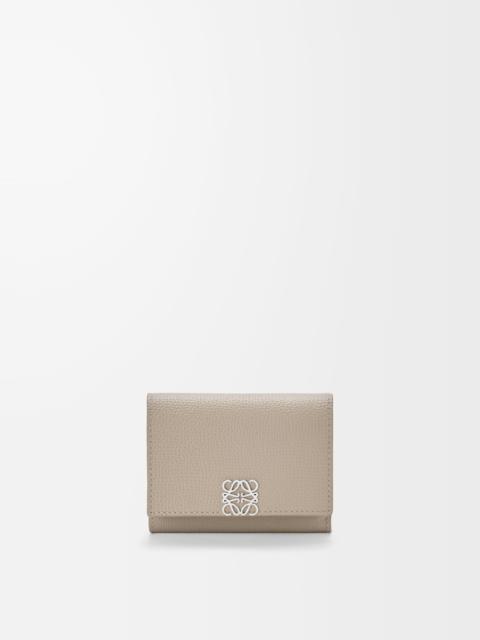 Anagram trifold wallet in pebble grained calfskin