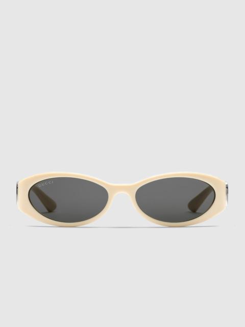 Oval frame sunglasses