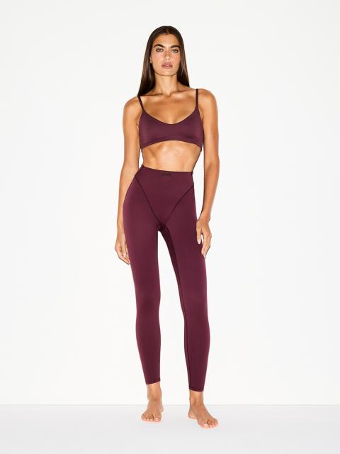 NikeSKIMS Matte Women's High-Waisted V-Line 26" Leggings
