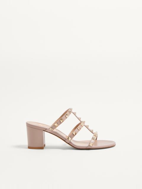 ROCKSTUD CALFSKIN LEATHER SLIDE SANDAL 60 MM
