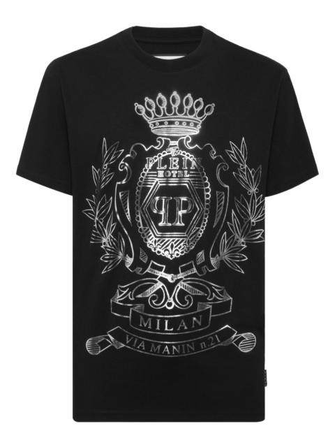 crest-embellished T-shirt