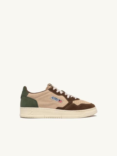 MEDALIST LOW SNEAKERS IN TRICOLOR LAND AND CAPER SUEDE