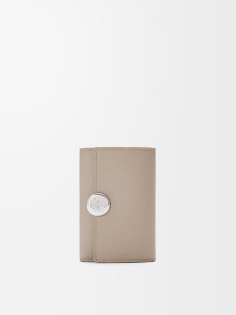 Pebble small vertical wallet in pebble grained calfskin