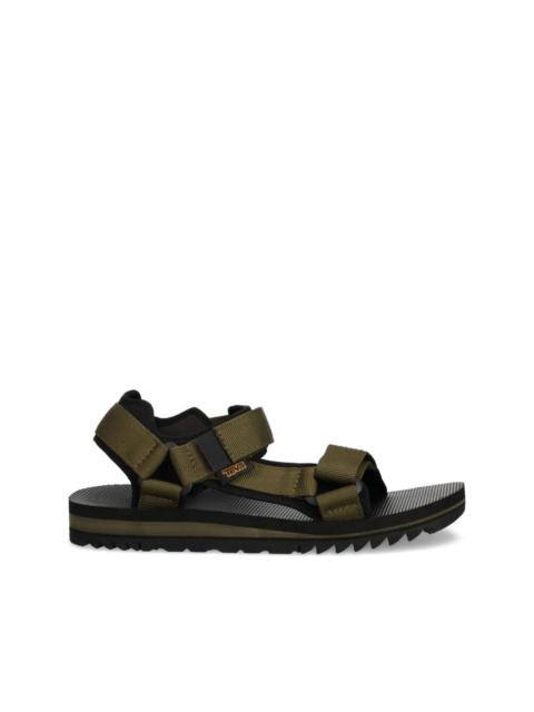 Universal adjustable-strap sandals