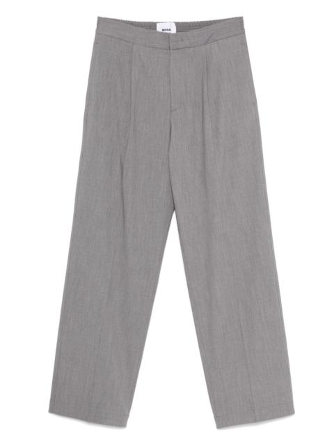 loose trousers