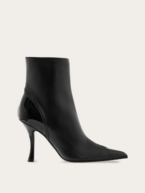 Ankle boot with inlays